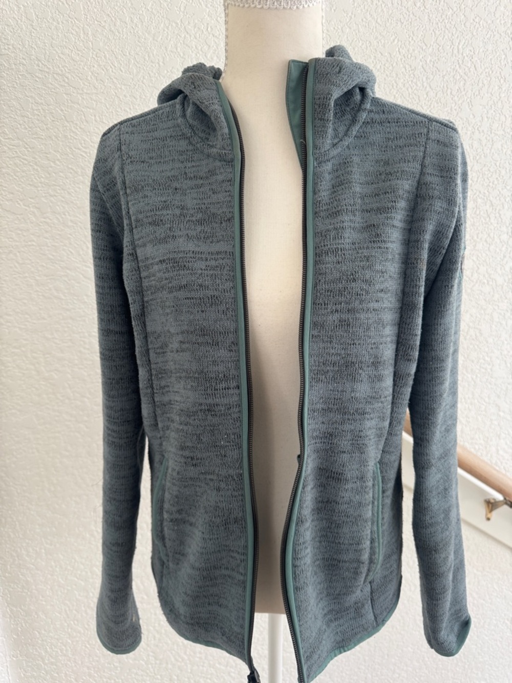 Kuhl Women’s Hooded Zip Jacket in Heather Teal size Small